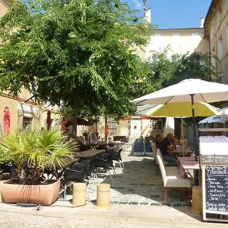 Charming With Garden And Private Pool, Holiday home Vernegues
